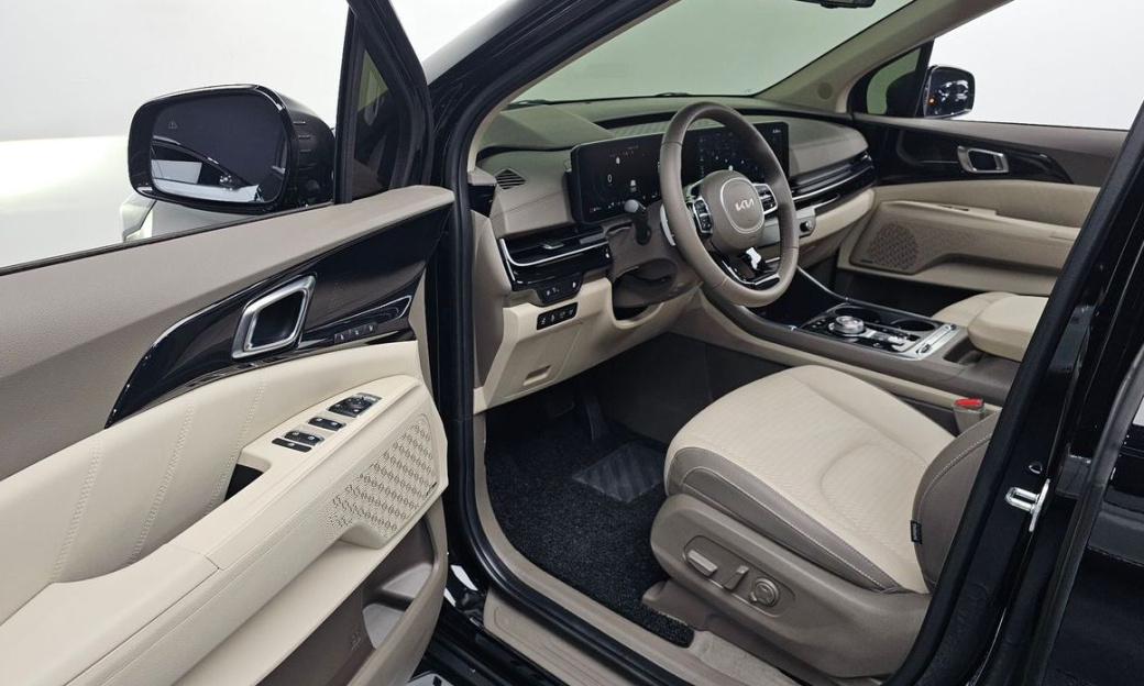 Kia Carnival 7-Seater Gravity, 2024