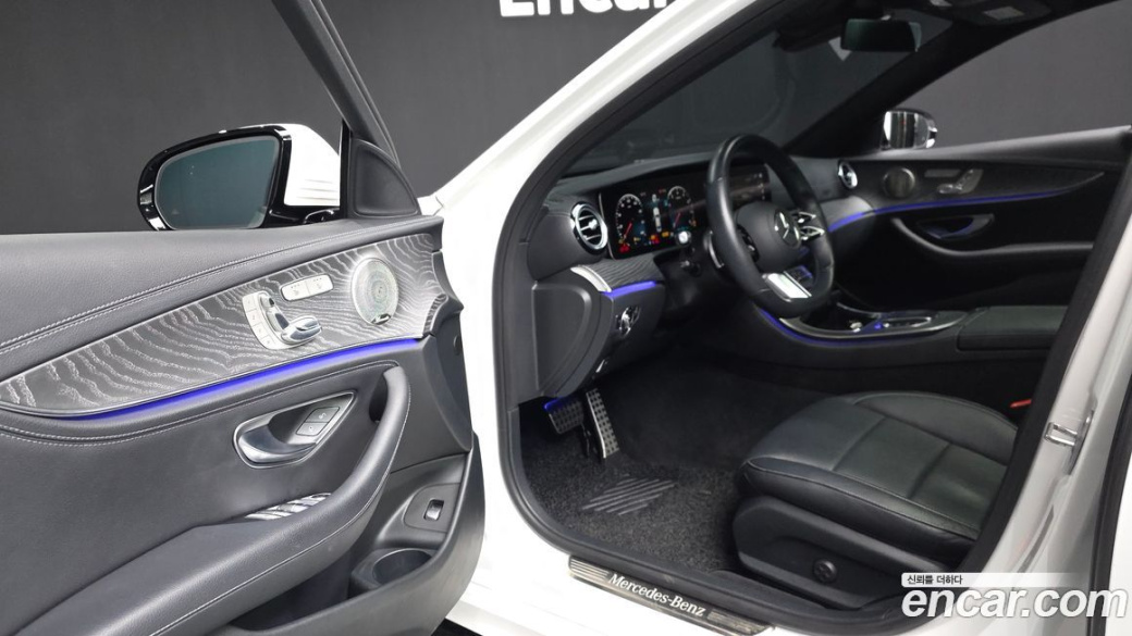 Mercedes-Benz E-Class E350 4MATIC AMG Line, 2022