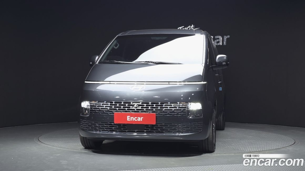 Hyundai Staria 4WD Tourer 9-Seater, 2025