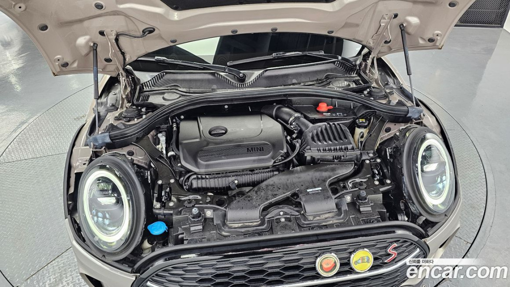 Mini Clubman Classic Launch Pack, 2023