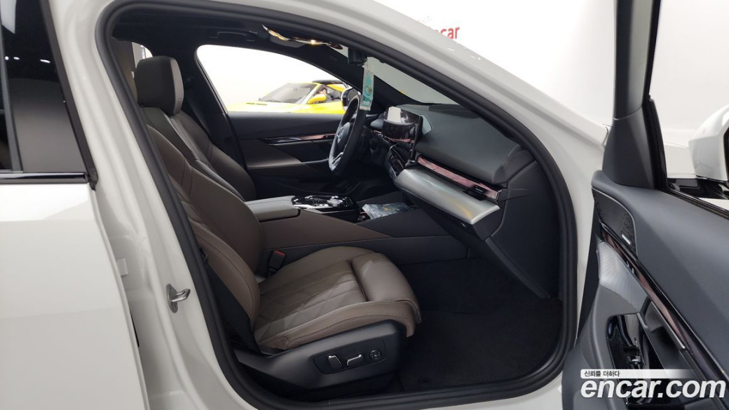 BMW 5-Series 520i M Sport, 2025