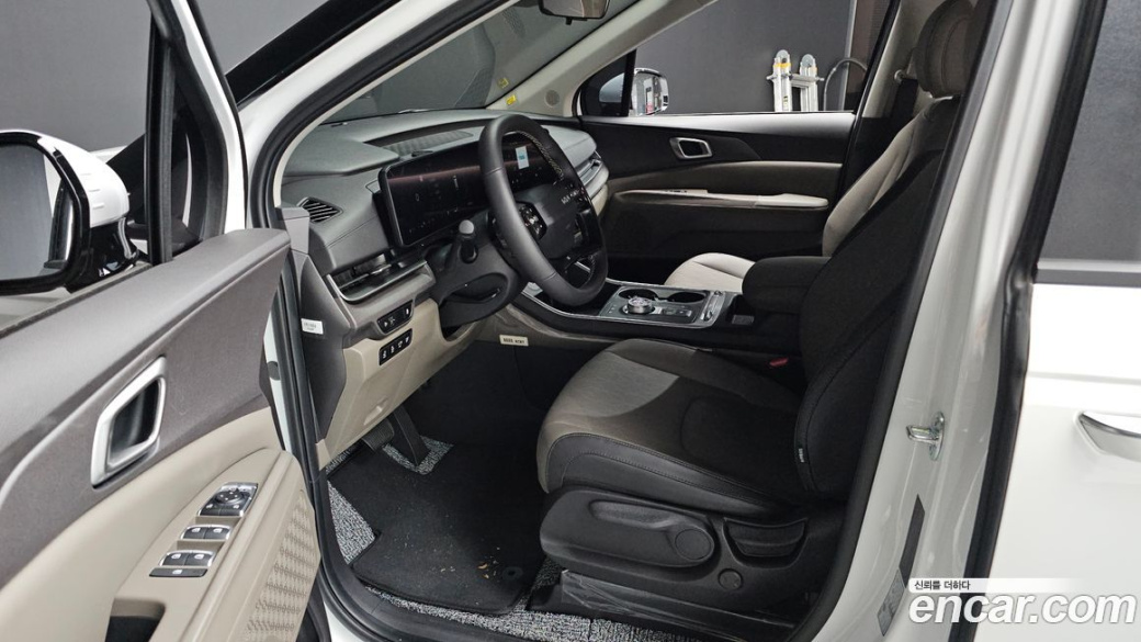 Kia Carnival 9-Seater Prestige, 2025
