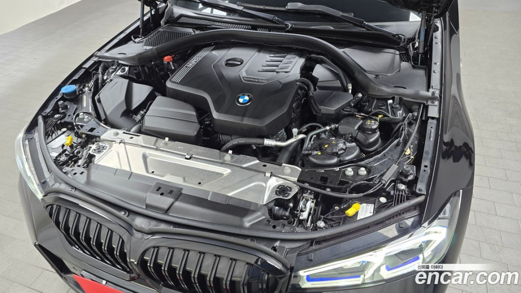 BMW 3-Series 320i Touring M Sports, 2023