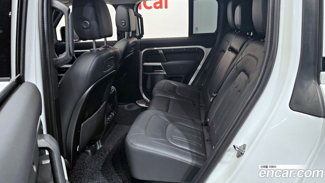 Land Rover Defender 110 D250 SE, 2022