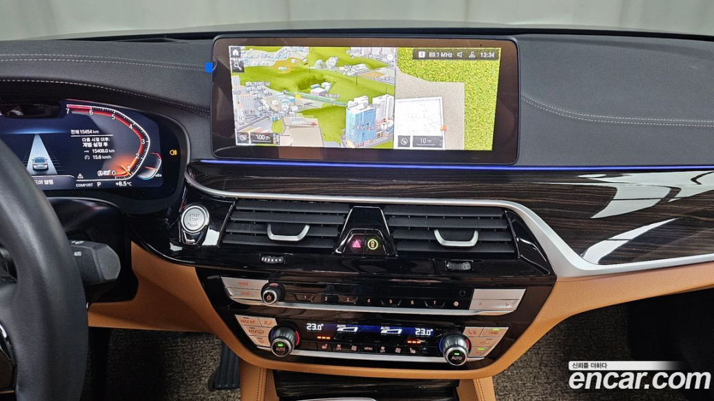 BMW 5-Series 520i Luxury, 2023