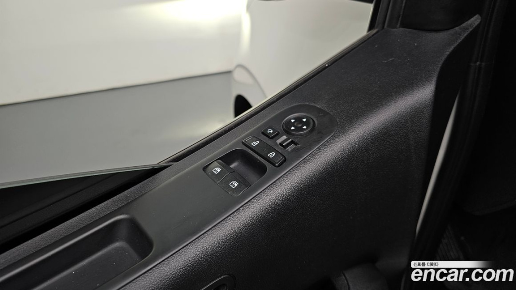 Hyundai Staria Lounge 9-Seater, 2024