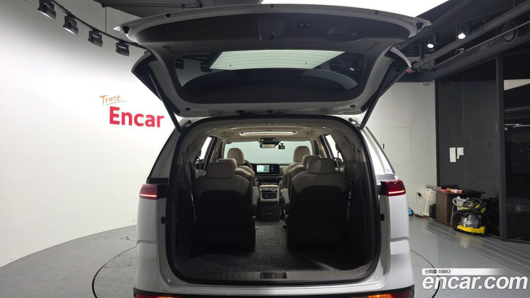 Kia Carnival 9-Seater Signature, 2023