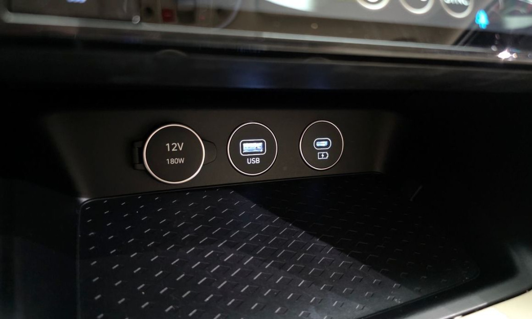Genesis G70 Gasoline 2.5T 4WD, 2025