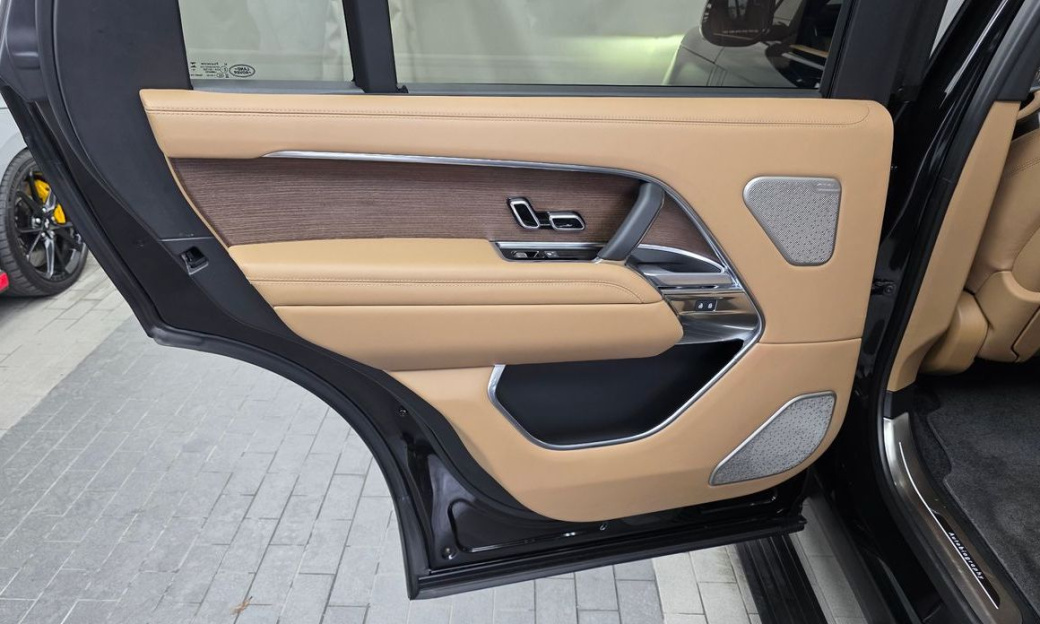 Land Rover Range Rover D350 Autobiography Long Wheel Base, 2024