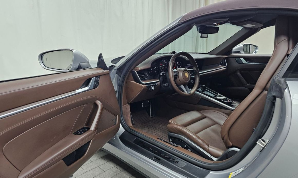 Porsche 911 Carrera 4 GTS Cabriolet, 2022