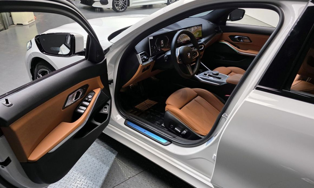 BMW 3-Series 320i M Sport, 2023