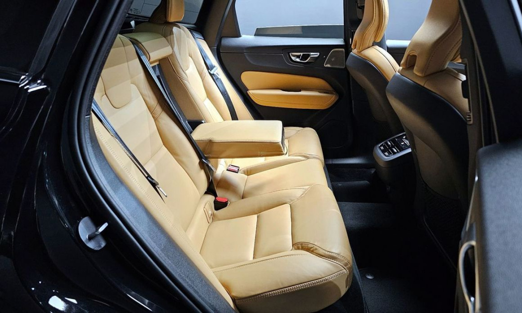 Volvo XC60 B6 Ultimate Bright, 2024