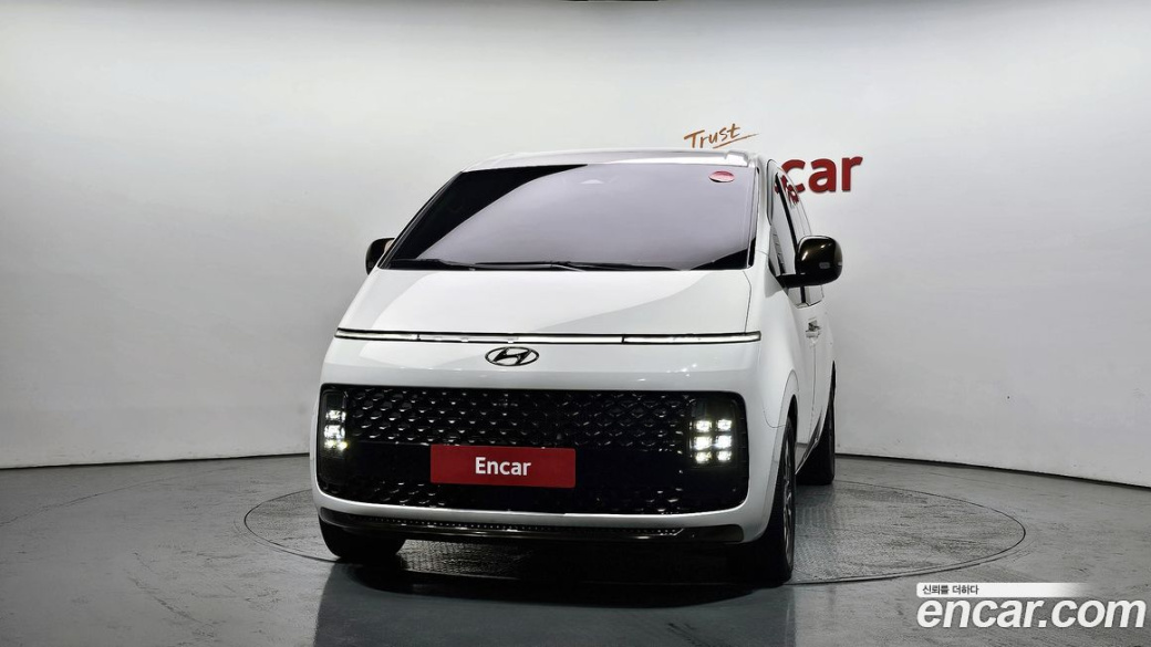 Hyundai Staria Lounge 9-Seater, 2024