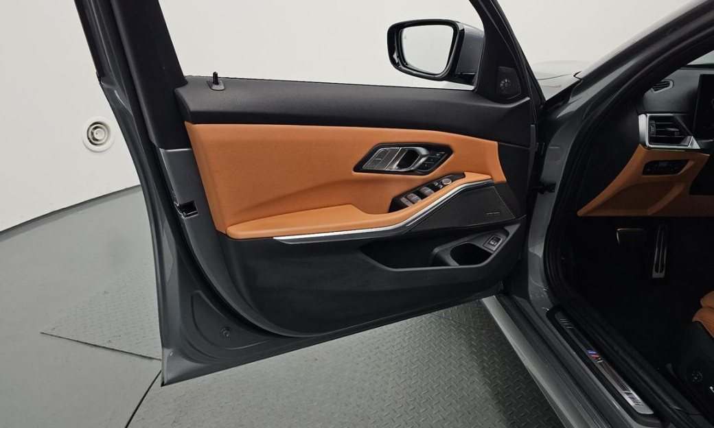 BMW 3-Series 320i M Sport, 2024