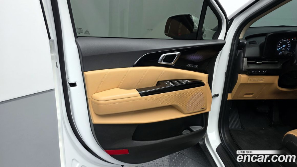 Kia Carnival 7-Seater Signature, 2023