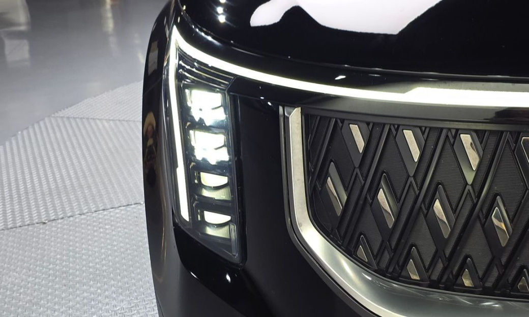 Kia Carnival 7-Seater Outdoor, 2025