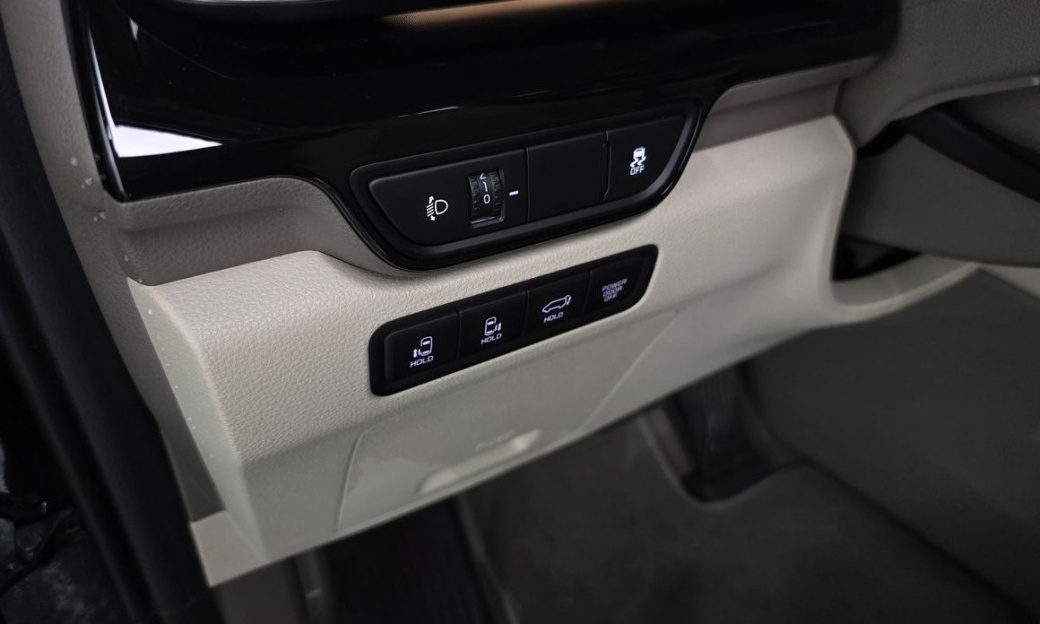 Kia Carnival 7-Seater Gravity, 2025
