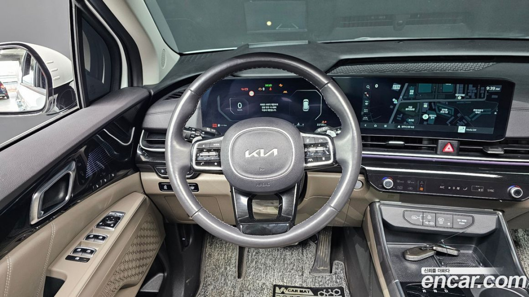 Kia Carnival 9-Seater Signature, 2024