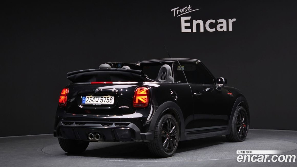 Mini Cooper Convertible JCW, 2024