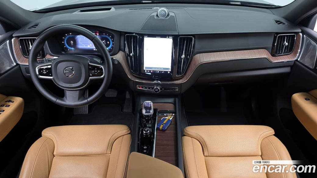 Volvo XC60 B5 Ultimate Bright, 2024