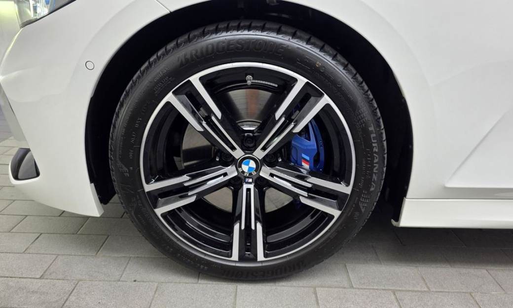 BMW 3-Series 320i M Sport, 2025