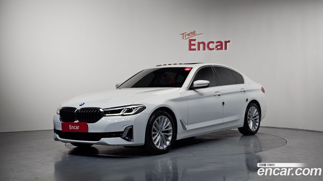 BMW 5-Series 520i Luxury, 2023