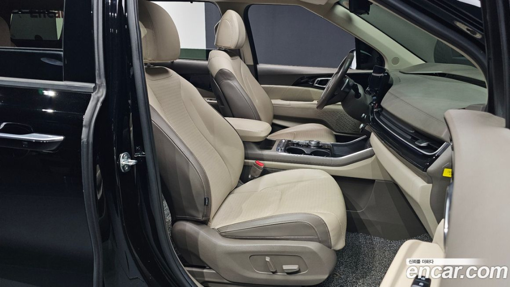 Kia Carnival 9-Seater Signature, 2024