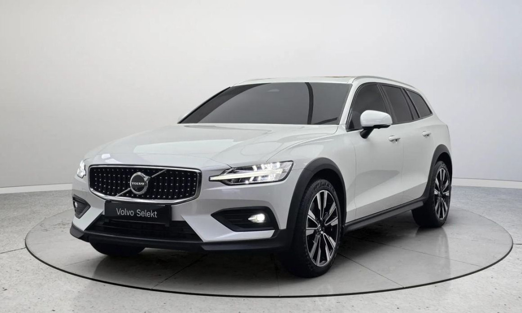Volvo V60 B5 Ultimate AWD, 2024