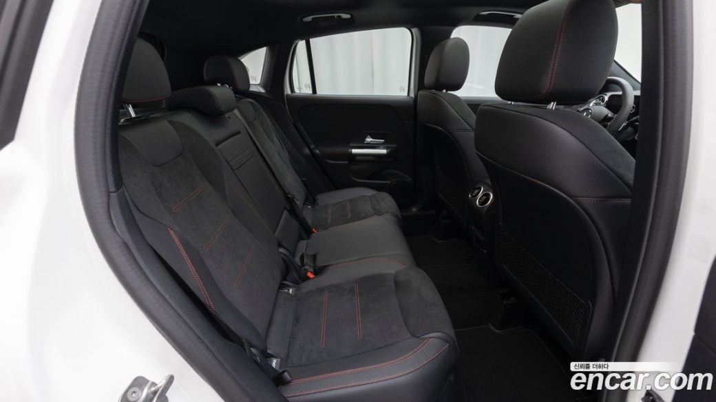 Mercedes-Benz GLA-Class GLA250 4MATIC, 2025