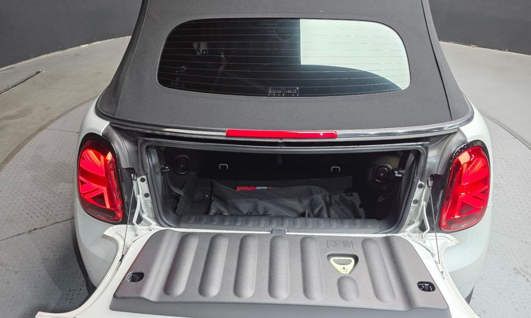 Mini Cooper Convertible JCW, 2024