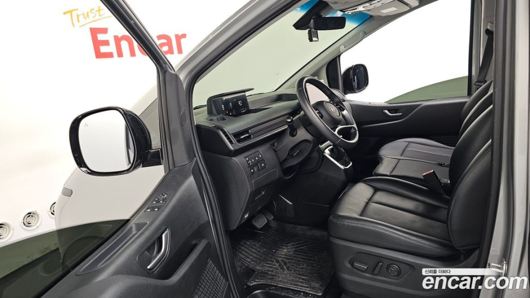 Hyundai Staria 4WD Wheel Chair Lift/Slope, 2022