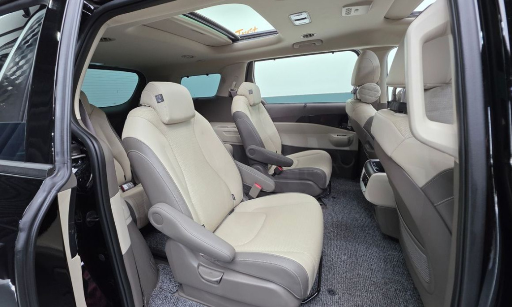 Kia Carnival 9-Seater Signature, 2025