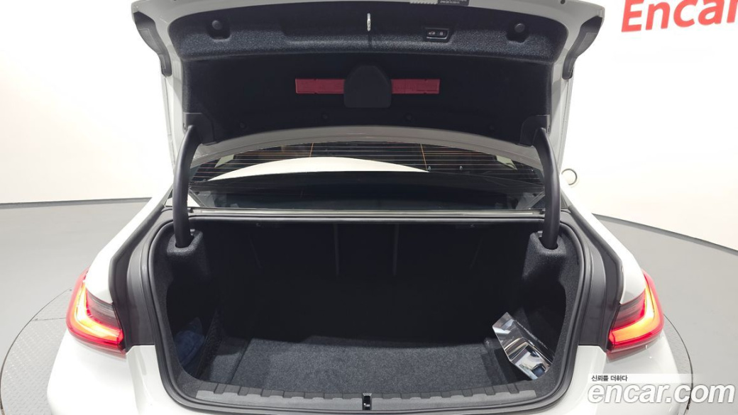 BMW 3-Series 320i M Sport, 2023