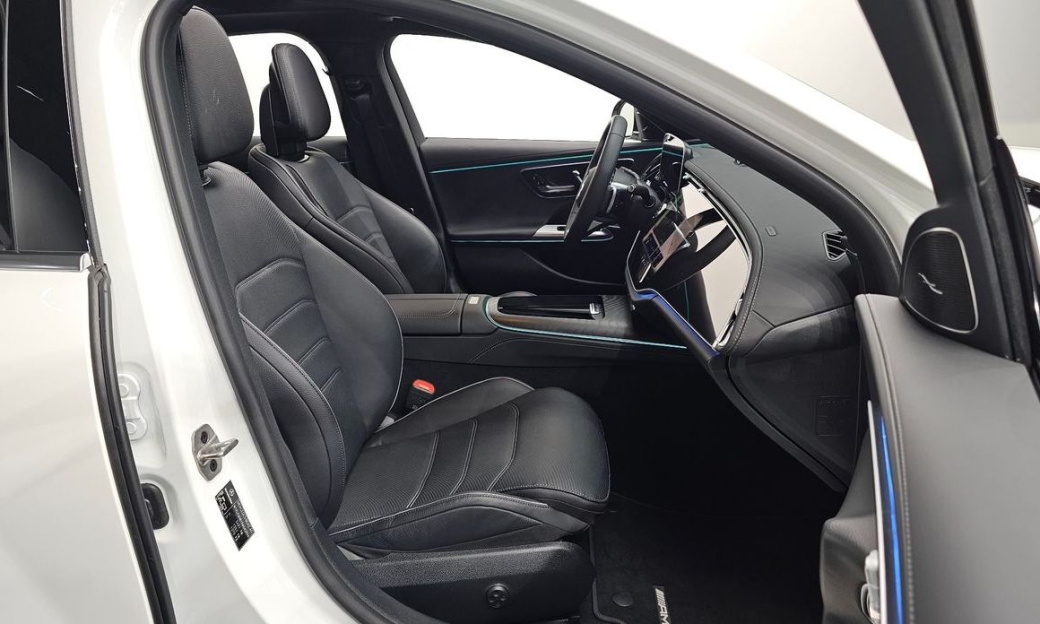 Mercedes-Benz E-Class E300 4MATIC AMG Line, 2024