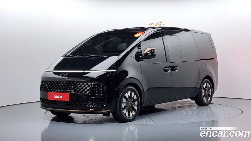 Hyundai Staria 4WD Lounge 7-Seater, 2024