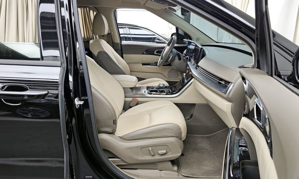 Kia Carnival 7-Seater Hi-Limousine, 2023