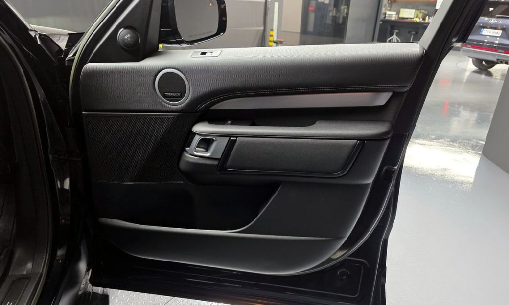 Land Rover Discovery P360 R-Dynamic SE, 2023