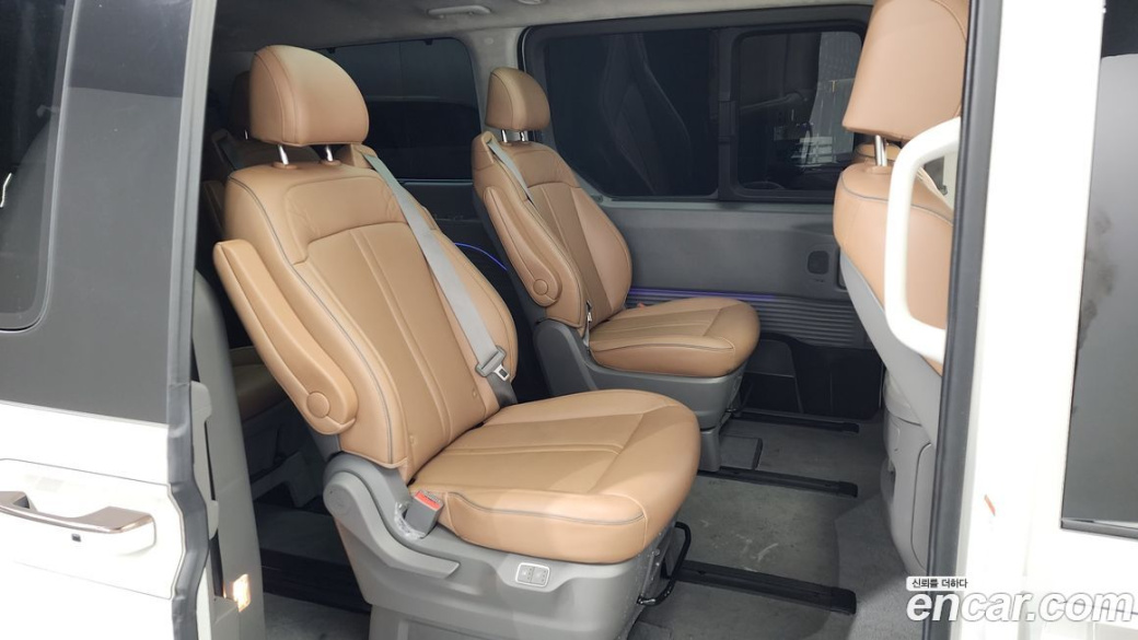 Hyundai Staria 4WD Lounge 9-Seater, 2023