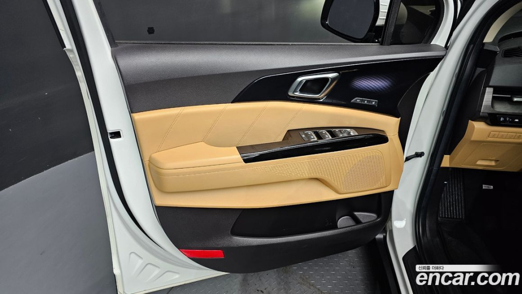 Kia Carnival 9-Seater Signature, 2023