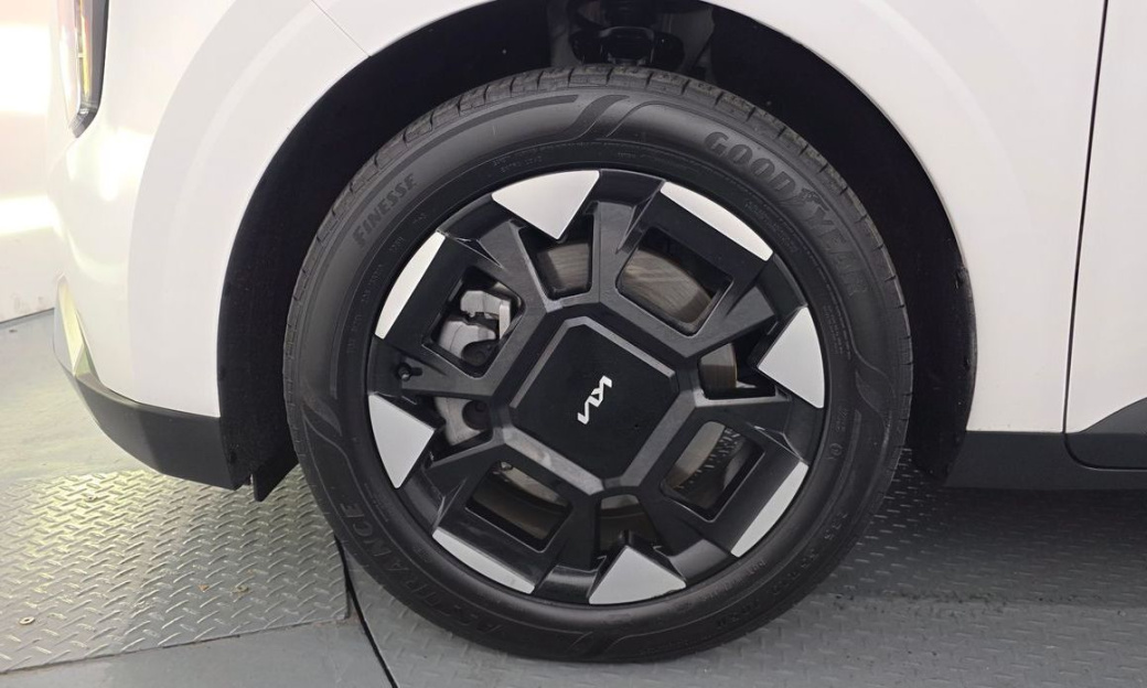 Kia Carnival 7-Seater Outdoor, 2025