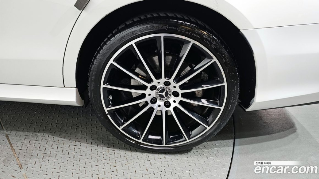 Mercedes-Benz E-Class E350 4MATIC AMG Line, 2023