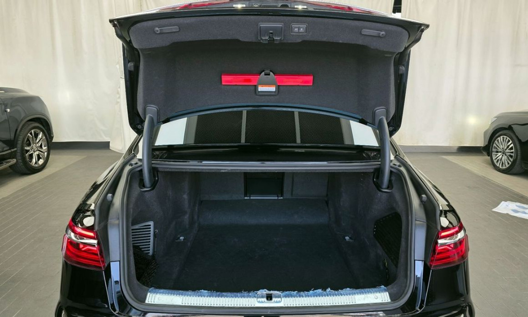 Audi A8 55 TFSI Quattro Premium LWB, 2023