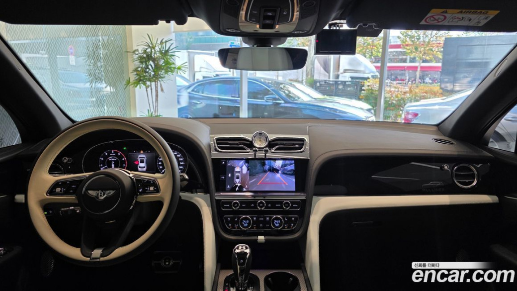 Bentley Bentayga 4.0 V8 EWB Mulliner, 2025
