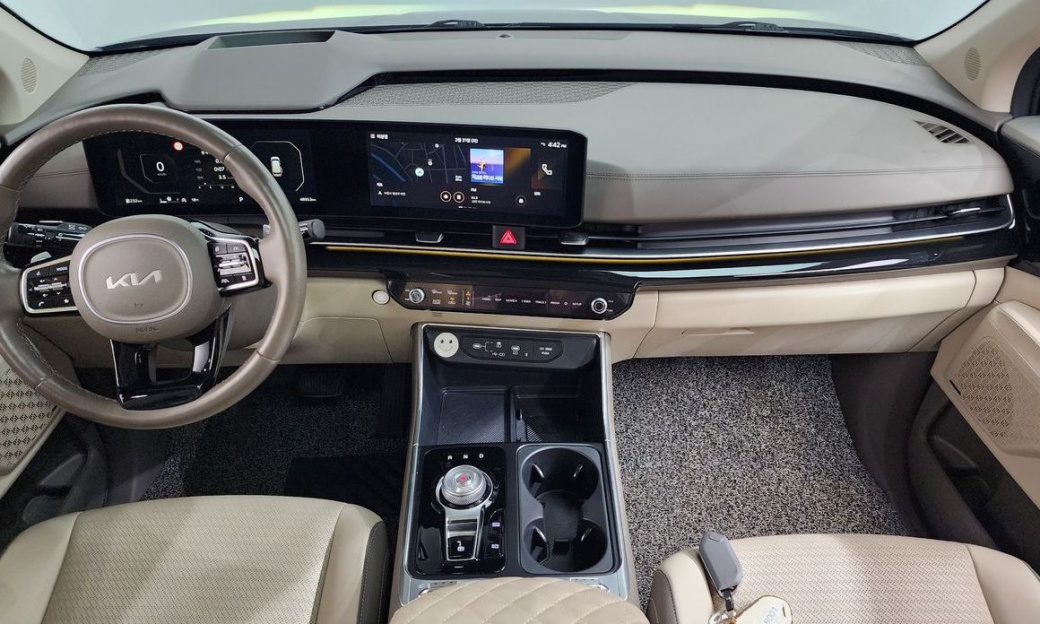Kia Carnival 9-Seater Signature, 2024