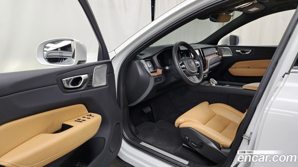 Volvo XC60 B5 Ultimate Bright, 2024