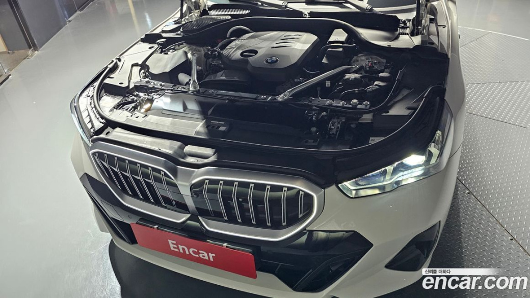 BMW 5-Series 523d, 2025