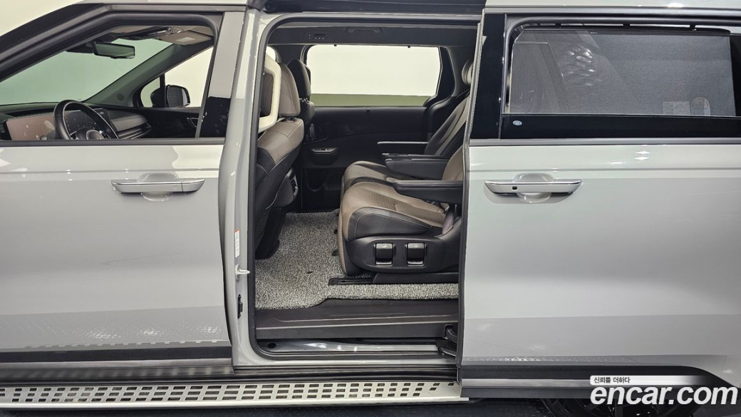 Kia Carnival 7-Seater Gravity, 2024