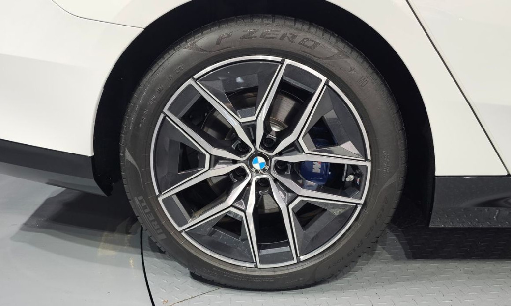 BMW 5-Series 520i M Sport, 2025