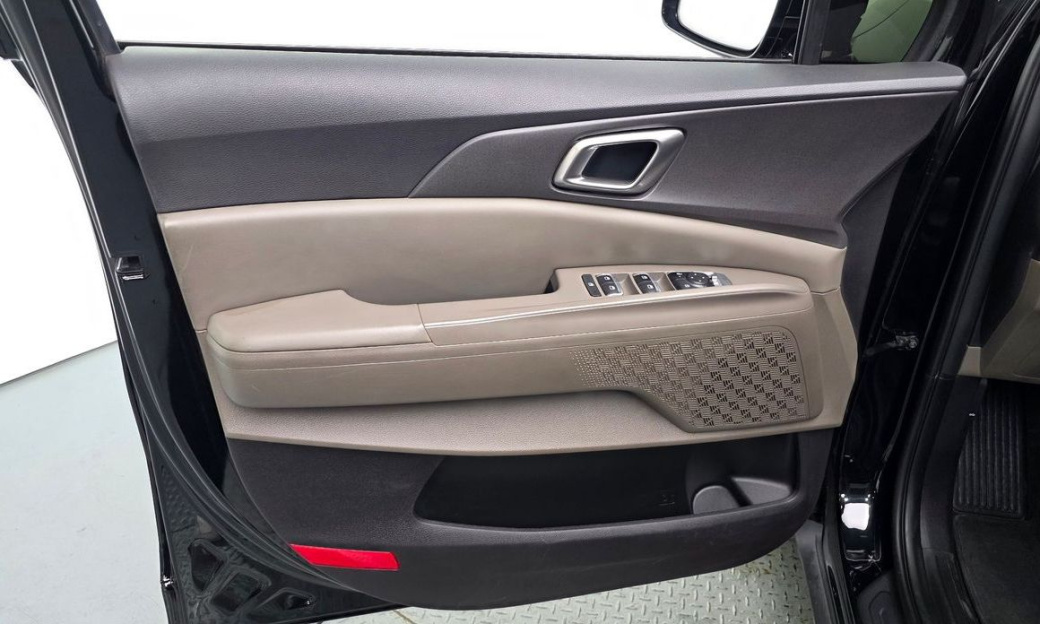Kia Carnival 9-Seater Prestige, 2024