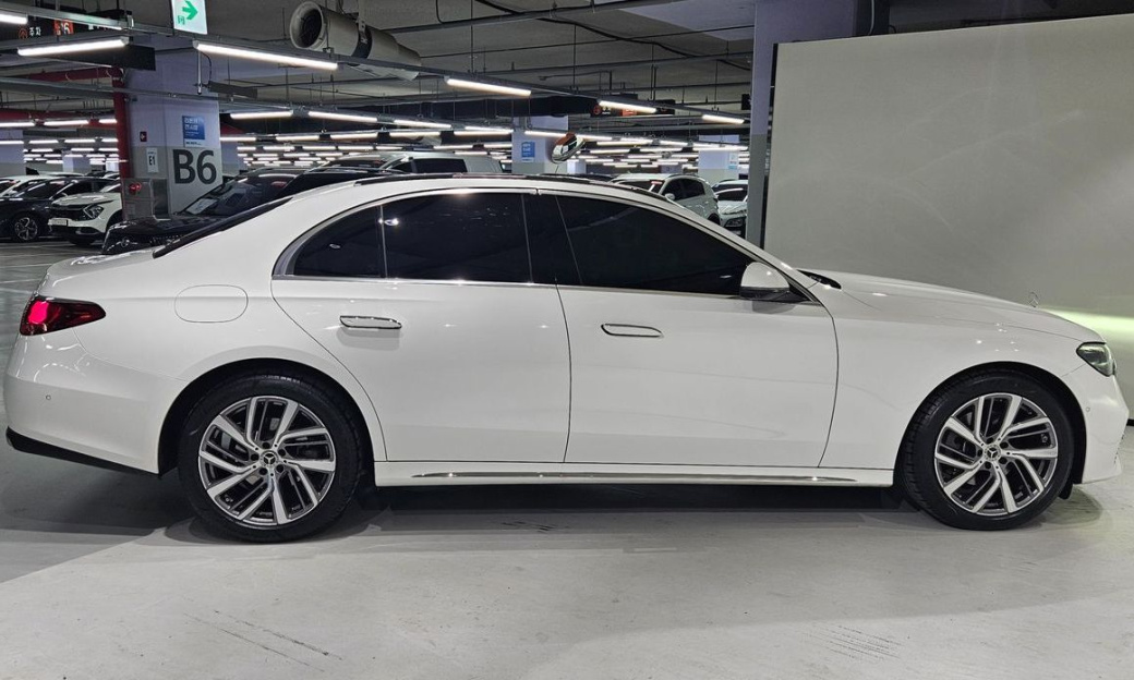 Mercedes-Benz E-Class E220d 4MATIC Exclusive, 2025